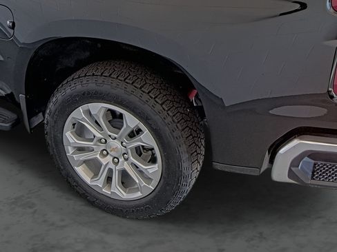 Used 2025 Chevrolet Silverado 1500 LTZ AWD/4WD image 9