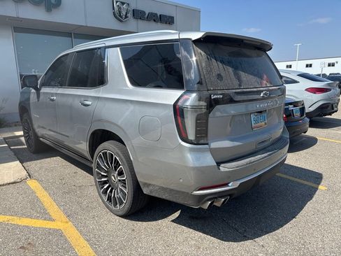 Used 2025 Chevrolet Tahoe High Country AWD/4WD image 3