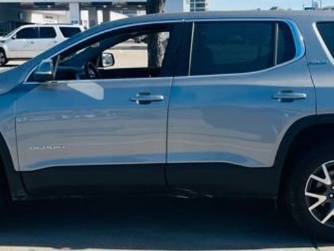 Used 2023 GMC Acadia SLE image 4