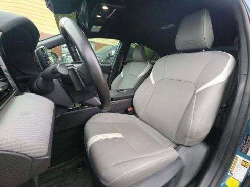 Used 2025 Toyota Camry SE FWD image 5