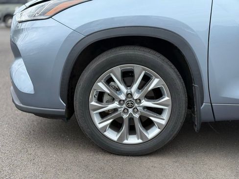 Used 2022 Toyota Highlander Limited AWD/4WD image 9