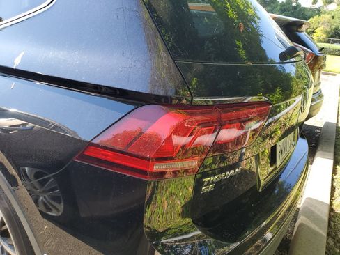 Used 2021 Volkswagen Tiguan SE w/ Panoramic Sunroof Package FWD image 14