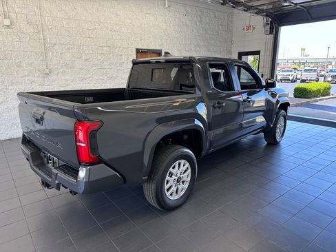 Certified 2025 Toyota Tacoma SR5 w/ SR5 Upgrade Package AWD/4WD image 8