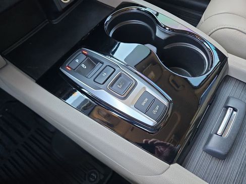 Certified 2018 Honda Pilot Touring image 28