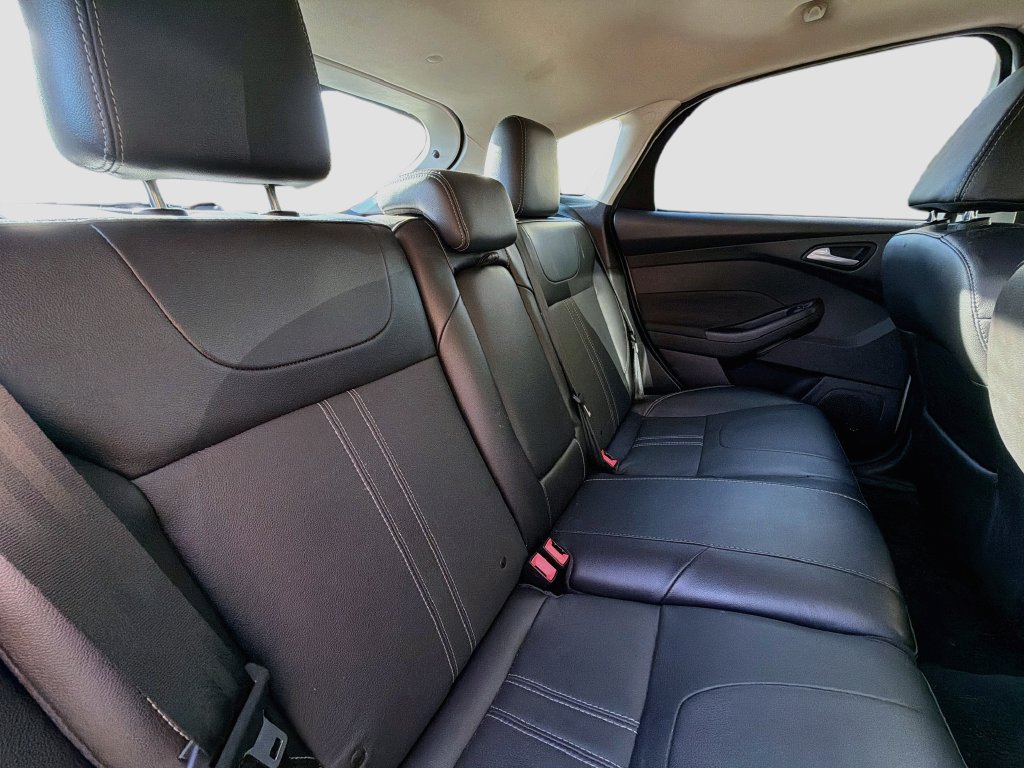 Used 2014 Ford Focus Titanium w/ Luxury Package FWD image 29
