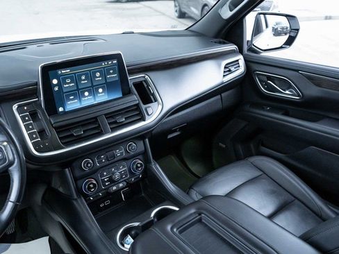 Used 2022 Chevrolet Suburban Z71 image 16