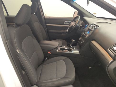 Used 2019 Ford Explorer XLT image 21
