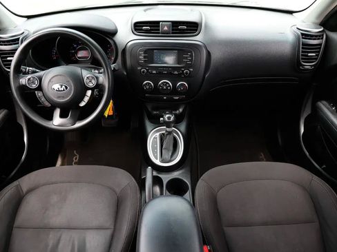 Used 2016 Kia Soul w/ Convenience Package FWD image 2
