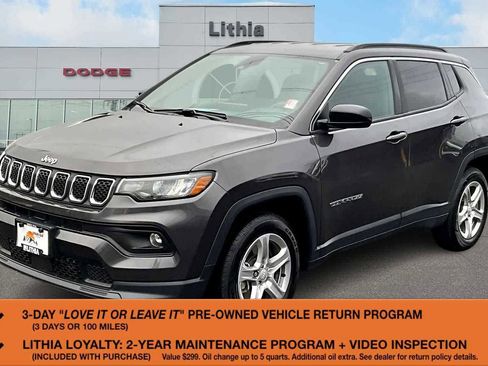 Used 2024 Jeep Compass Latitude image 4