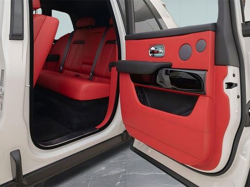 Used 2023 Rolls-Royce Cullinan image 24