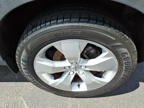 Used 2019 Volvo XC40 T4 Momentum FWD image 5