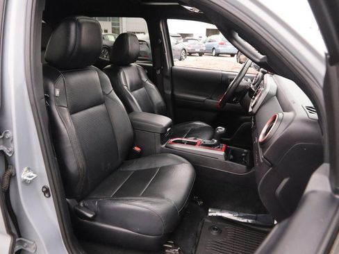 Used 2021 Toyota Tacoma TRD Sport w/ TRD Premium Sport Package AWD/4WD image 27