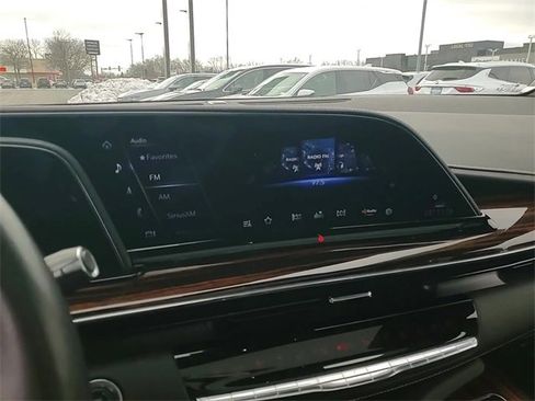 Certified 2022 Cadillac Escalade Premium Luxury image 19