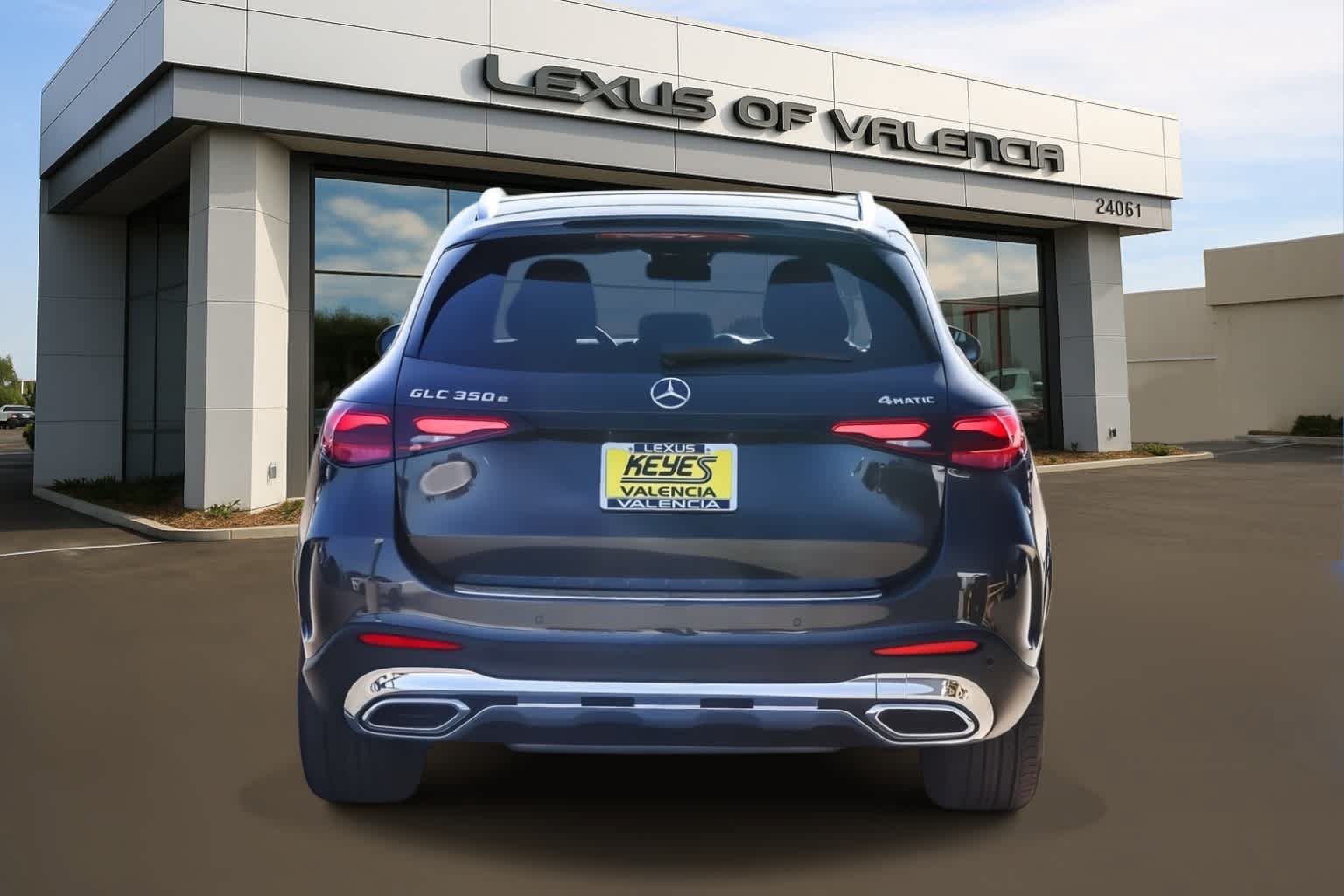 Used 2025 Mercedes-Benz GLC 350e 4MATIC image 3