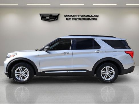 Used 2021 Ford Explorer XLT image 2