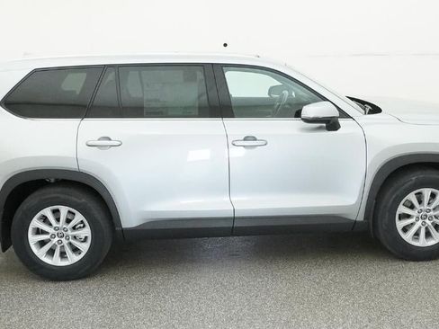 New 2026 Toyota Grand Highlander XLE image 11