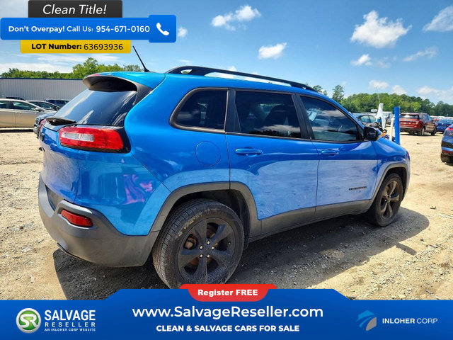 Used 2018 Jeep Cherokee Latitude w/ Altitude Package FWD image 4
