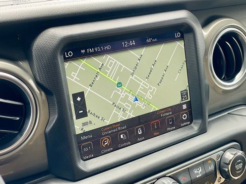 Used 2023 Jeep Gladiator Overland AWD/4WD image 9