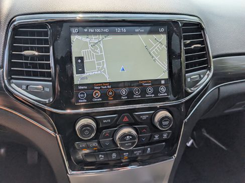 Used 2020 Jeep Grand Cherokee Limited w/ Luxury Group II AWD/4WD image 32