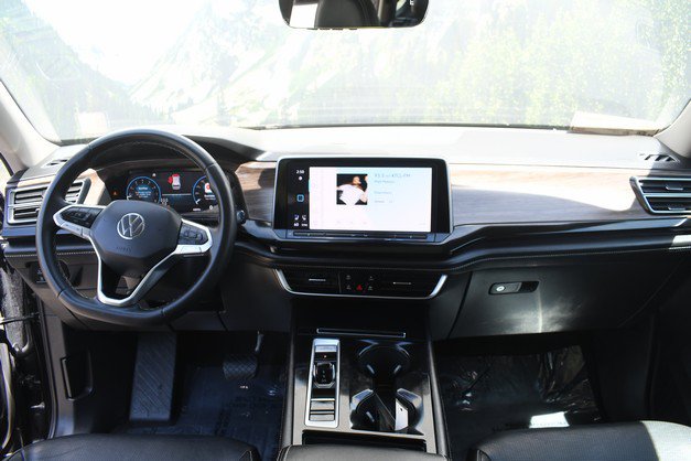 Used 2024 Volkswagen Atlas SEL AWD/4WD image 18