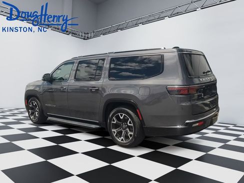 Used 2024 Jeep Wagoneer L Series III w/ Flexible Seating Group AWD/4WD image 3