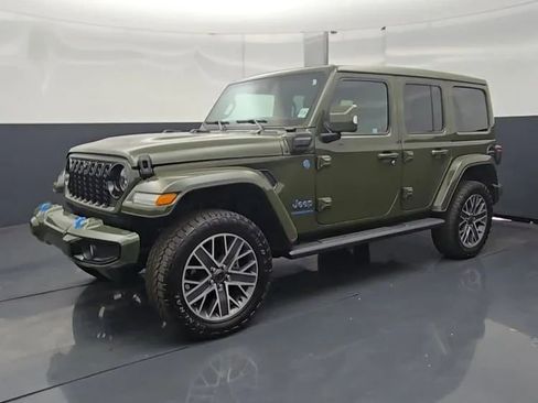 Used 2024 Jeep Wrangler High Altitude AWD/4WD image 3