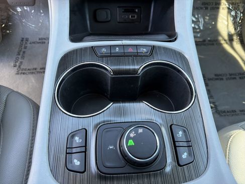 Used 2020 GMC Acadia SLT w/ Driver Alert Package II image 11