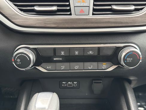 Used 2025 Nissan Altima 2.5 SV image 23