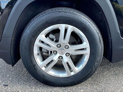 Used 2024 GMC Terrain SLE AWD/4WD image 7