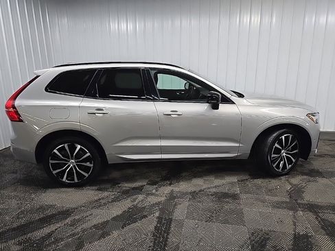 Used 2023 Volvo XC60 B5 Plus image 2