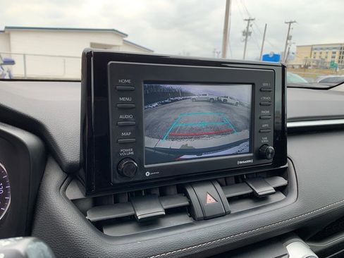 Used 2022 Toyota RAV4 XLE image 21