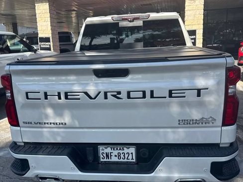 Used 2020 Chevrolet Silverado 1500 High Country w/ Technology Package AWD/4WD image 12
