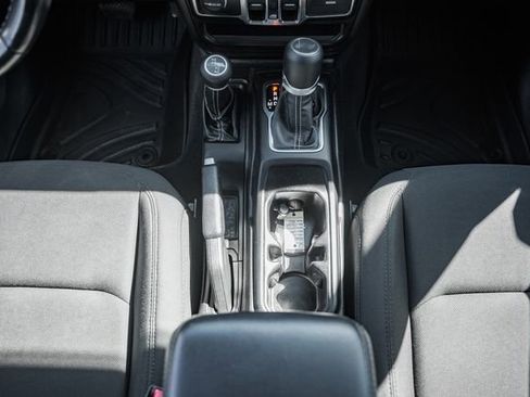 Used 2021 Jeep Wrangler Unlimited Sahara image 37