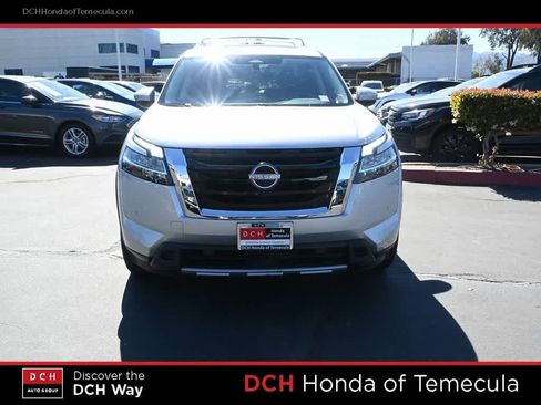 Used 2024 Nissan Pathfinder SL w/ SL Premium Package FWD image 2