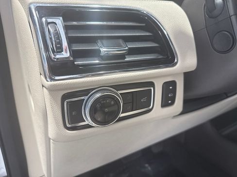 Used 2020 Lincoln Navigator Reserve w/ Equipment Group 208A Reserve AWD/4WD image 19