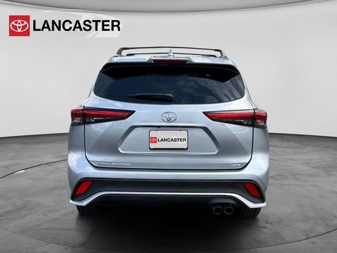 Used 2023 Toyota Highlander XSE FWD image 6