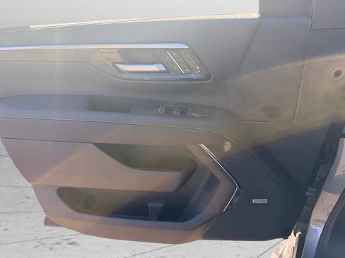 New 2026 Chevrolet Suburban Premier image 22