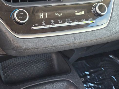Used 2022 Toyota Corolla LE image 22
