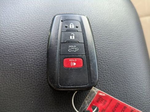 Used 2022 Toyota RAV4 XLE w/ Convenience Package FWD image 30