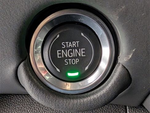 Used 2025 Chevrolet Suburban Z71 image 25