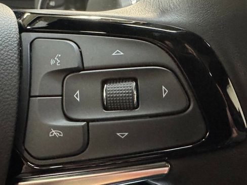 Used 2023 Buick Enclave Essence w/ Experience Buick Package image 20