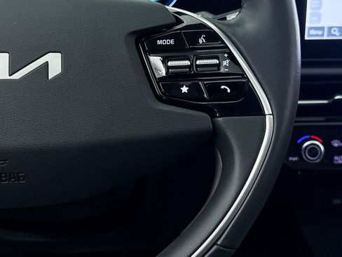 Certified 2024 Kia Niro SX Touring image 32