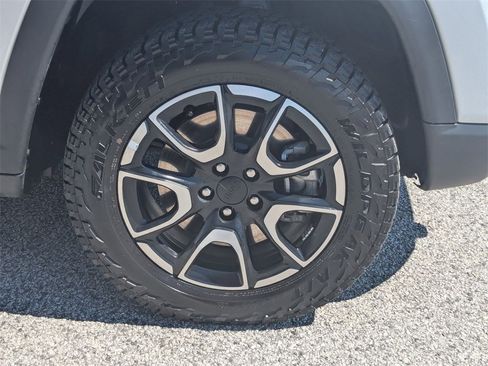 Used 2024 Jeep Compass Trailhawk image 11