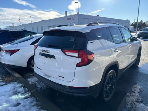 Used 2022 GMC Terrain SLT w/ Elevation Edition image 6