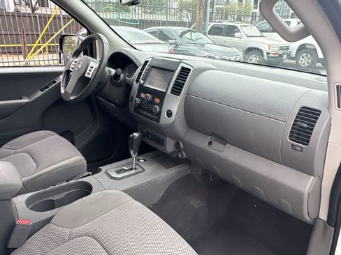 Used 2020 Nissan Frontier SV image 18