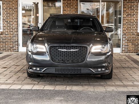 Used 2017 Chrysler 300 S image 2