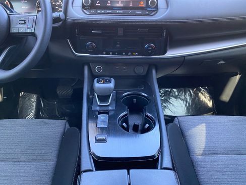 Used 2022 Nissan Rogue SV image 11