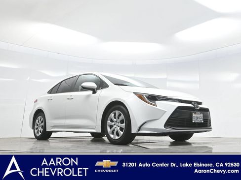 Used 2025 Toyota Corolla LE FWD image 2