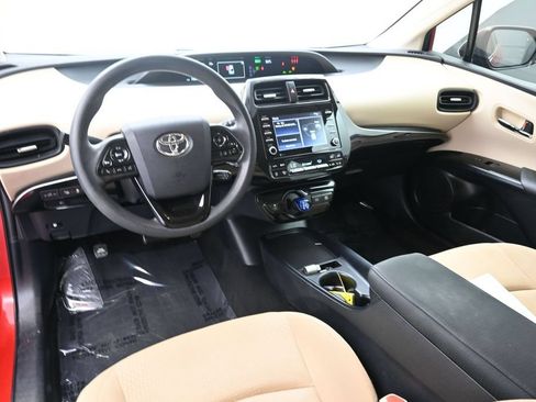 Used 2021 Toyota Prius LE FWD image 18