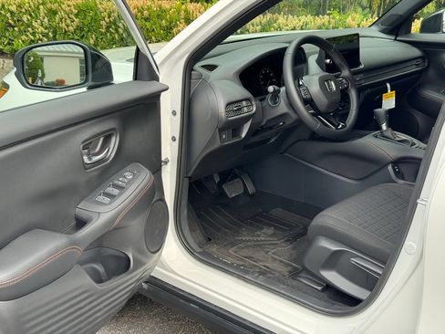 Used 2027 Honda HR-V Sport image 6
